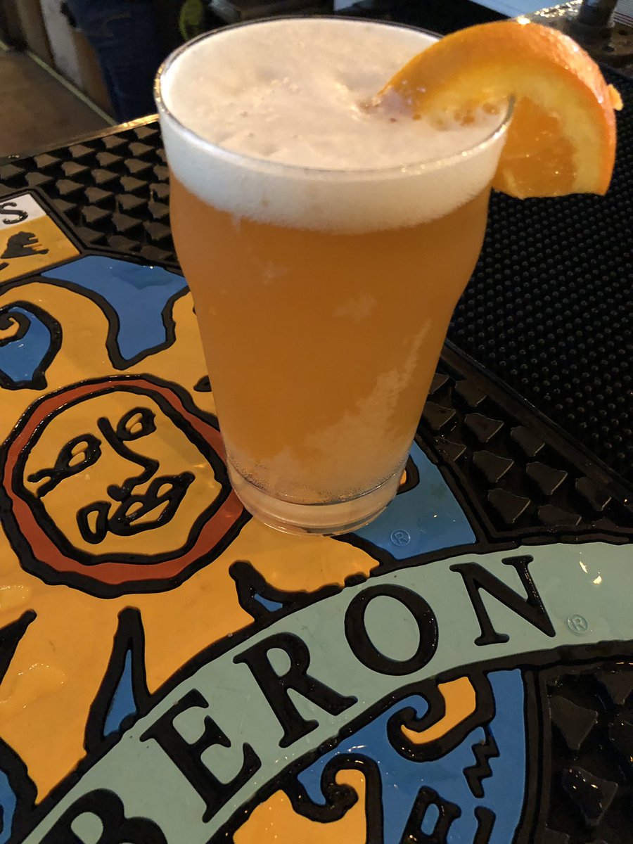 TheLocalMI's tweet photo. Just tapped Pineapple and Jalapeño Oberon!!! #goodbeertweets #drinklocal #drinkup https://t.co/oWkt21HuLD