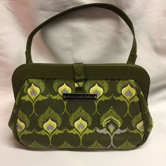 KendraLeeX3's tweet photo. So good I had to share! Check out all the items I'm loving on @Poshmarkapp from @DianneWheaton #poshmark #fashion #style #shopmycloset #verabradley #petuniapicklebottom: https://t.co/nObt13Ceeg https://t.co/BGuCkedGlq