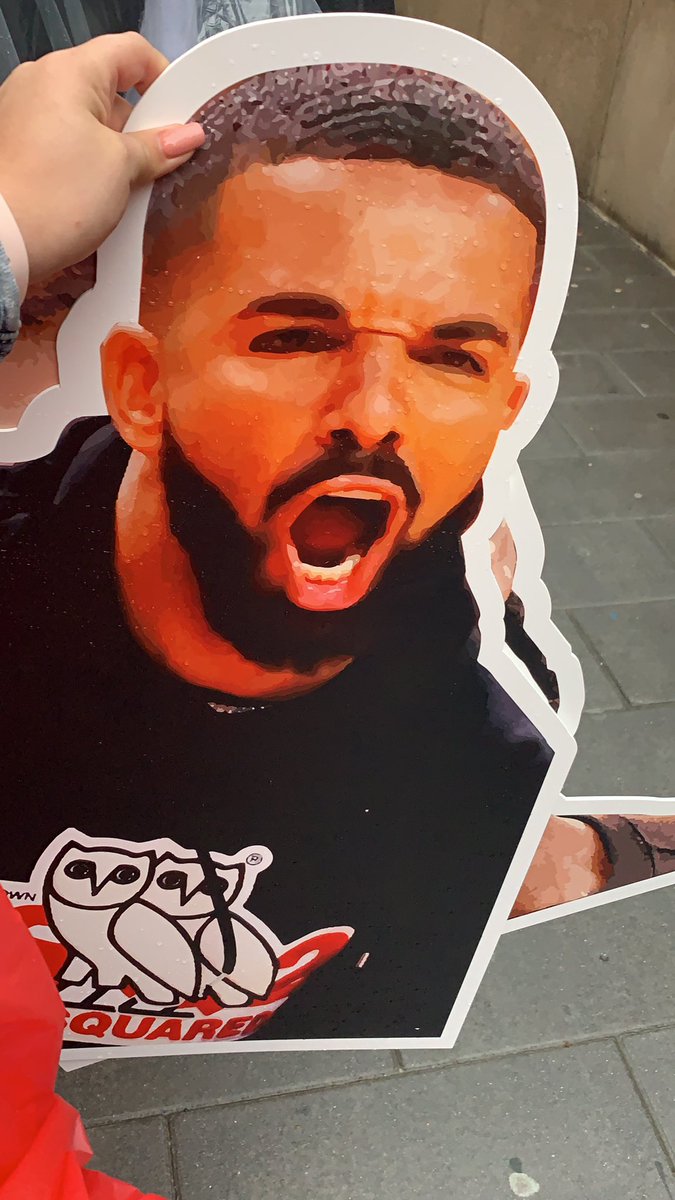 LittoGonzalez's tweet photo. @Drake get me in the game #raptors #rapsin6  #MILvsTOR https://t.co/462LDuZALo