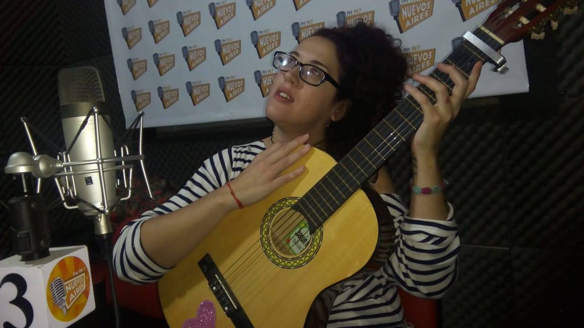 polosopuestoslp's tweet photo. Sale acústico en este sábado feriado de nuestra amiga Sara.... 🎉🤘 https://t.co/FaoVTTbqhe