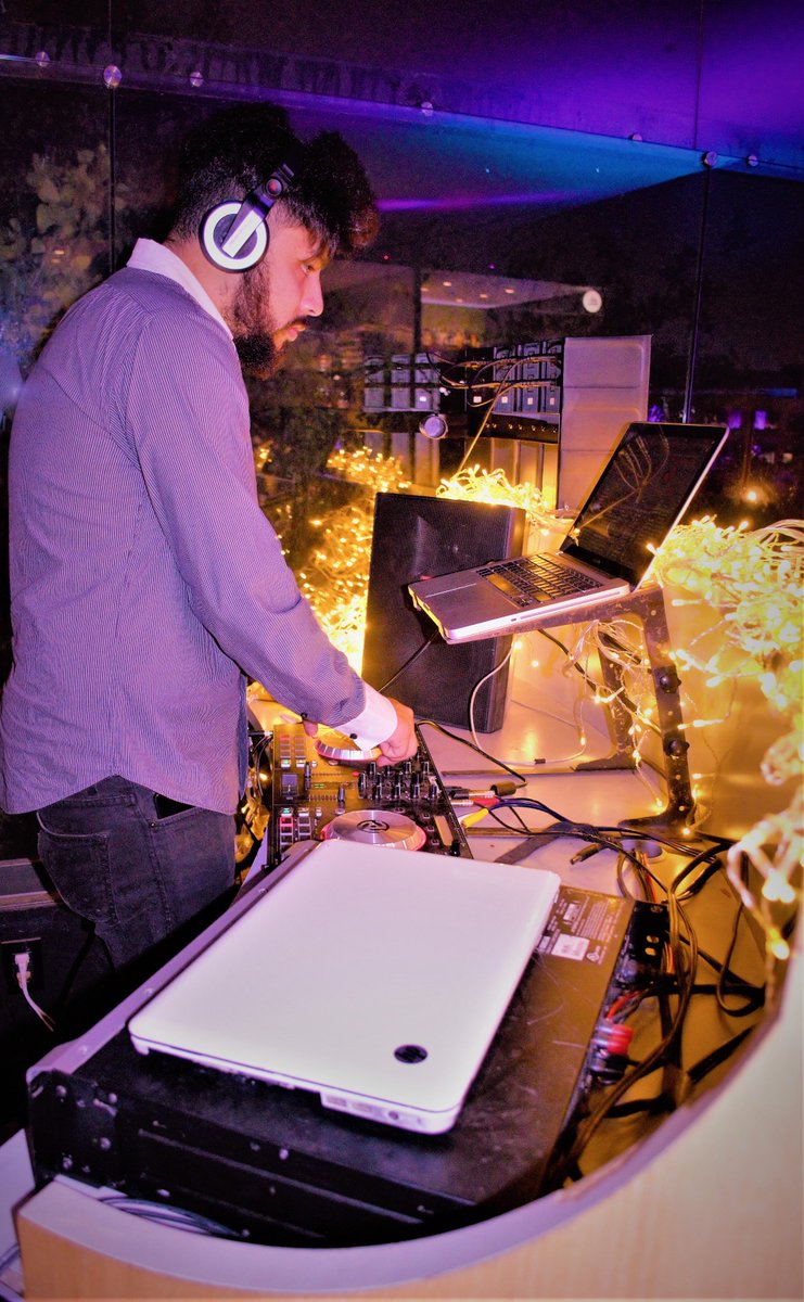En esta temporada, ¡por buena música no paramos! Escucha las mejores mezclas, mientras disfrutas de nuestros platillos y cócteles. Todos los fines de semana tendremos Dj's  invitados para poner el mejor ambiente entre familia y amigos.

#music #Passion #work #esfuerzo