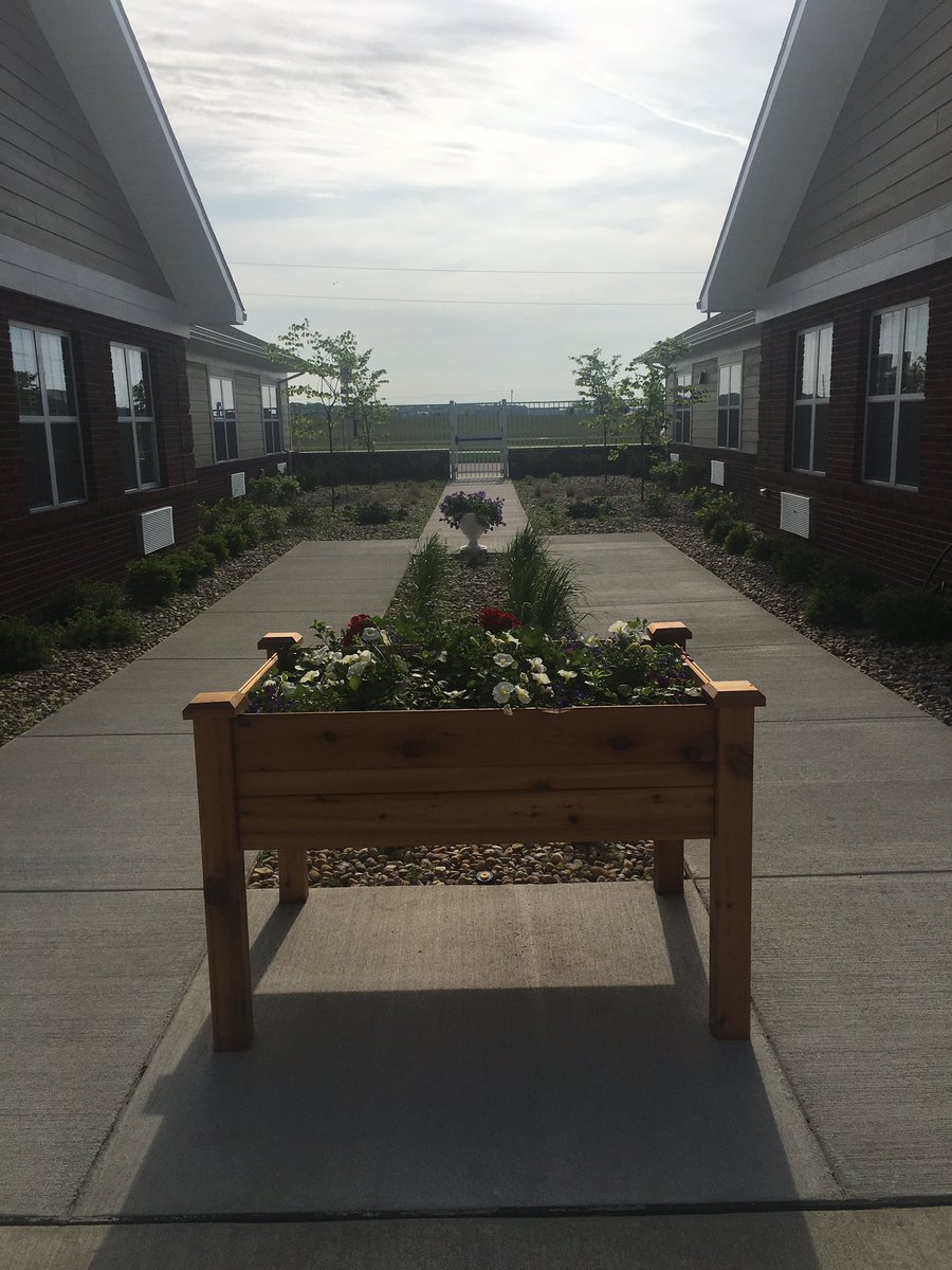 PaddockSprings's tweet photo. Time to stop and smell the flowers! #campusincolor #trilogyliving #paddocksprings https://t.co/BN2C9qORCW