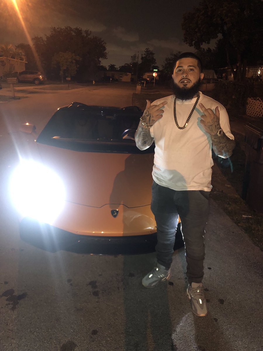 cod_johndoe's tweet photo. Riding round in ay v12 wit the racks in the middle 🤑💰💨 https://t.co/78Z492pTAh