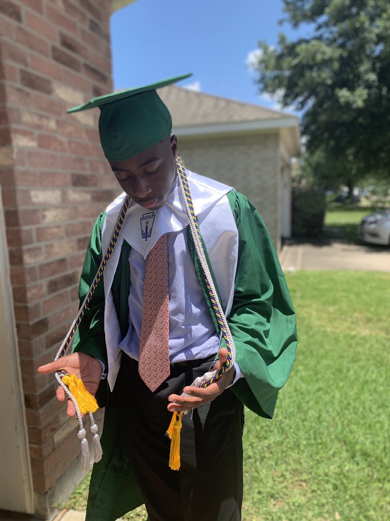 Aha ha haa
High school graduation✅💯