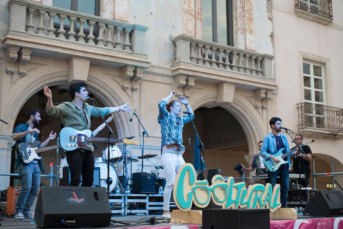 EvaZetta's tweet photo. @whereiskobi una de las tres bandas finalistas del concurso de bandas de @coolturalfest nos contagiaron con su alegría y buen rollo sobre el escenario!
#Almeria #AlmeriaEScultura https://t.co/dYxFRHIr85