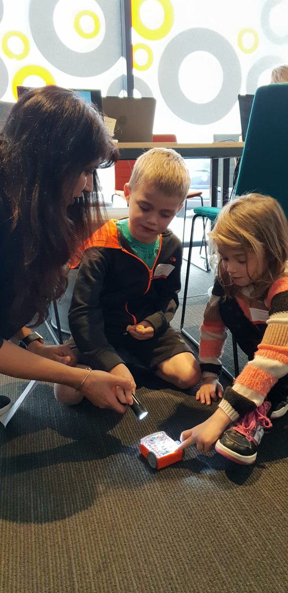 clearpointnz's tweet image. It&apos;s the last day of Tech Week and we are teaching kids how to engineer their own Edison robot!  Now that&apos;s #engineeringthedigitalfuture  @Scratchpad @Techweek NZ  #TechWeek2019  #kidscancode #goodfortheworld #robotics