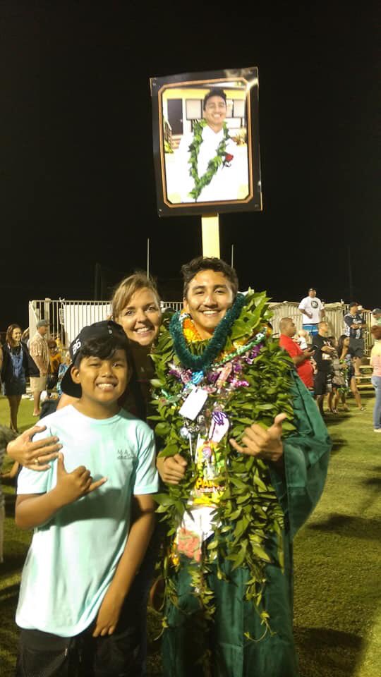 Amyhowzit's tweet photo. Graduations Hawaiสปi style! #kapaahighschool2019 #waimeahighschool2019
#graduationlei https://t.co/PMdHvUsDdY