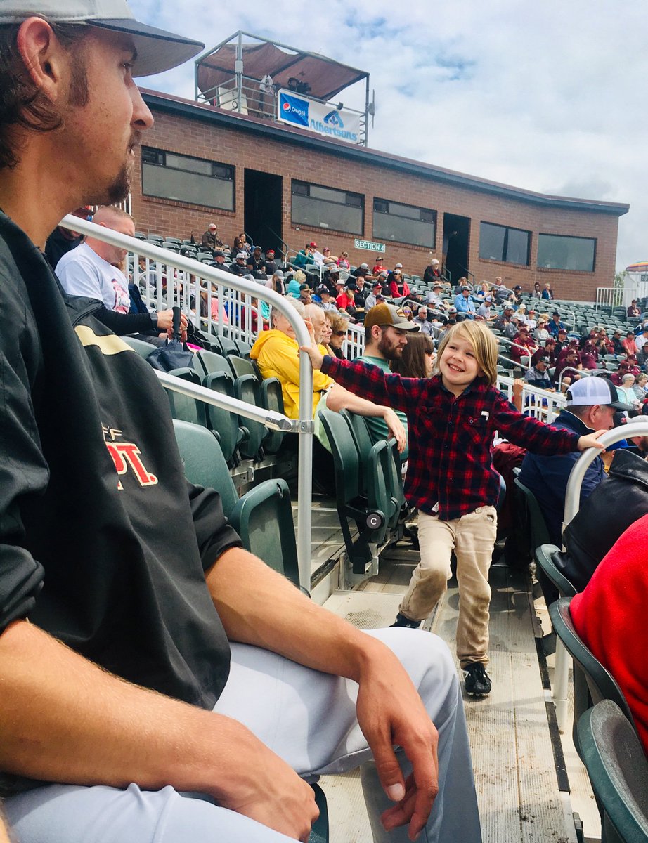 Laura_C_Wilson's tweet photo. @SEUFireBaseball #thefans https://t.co/wO4JpOy9R5