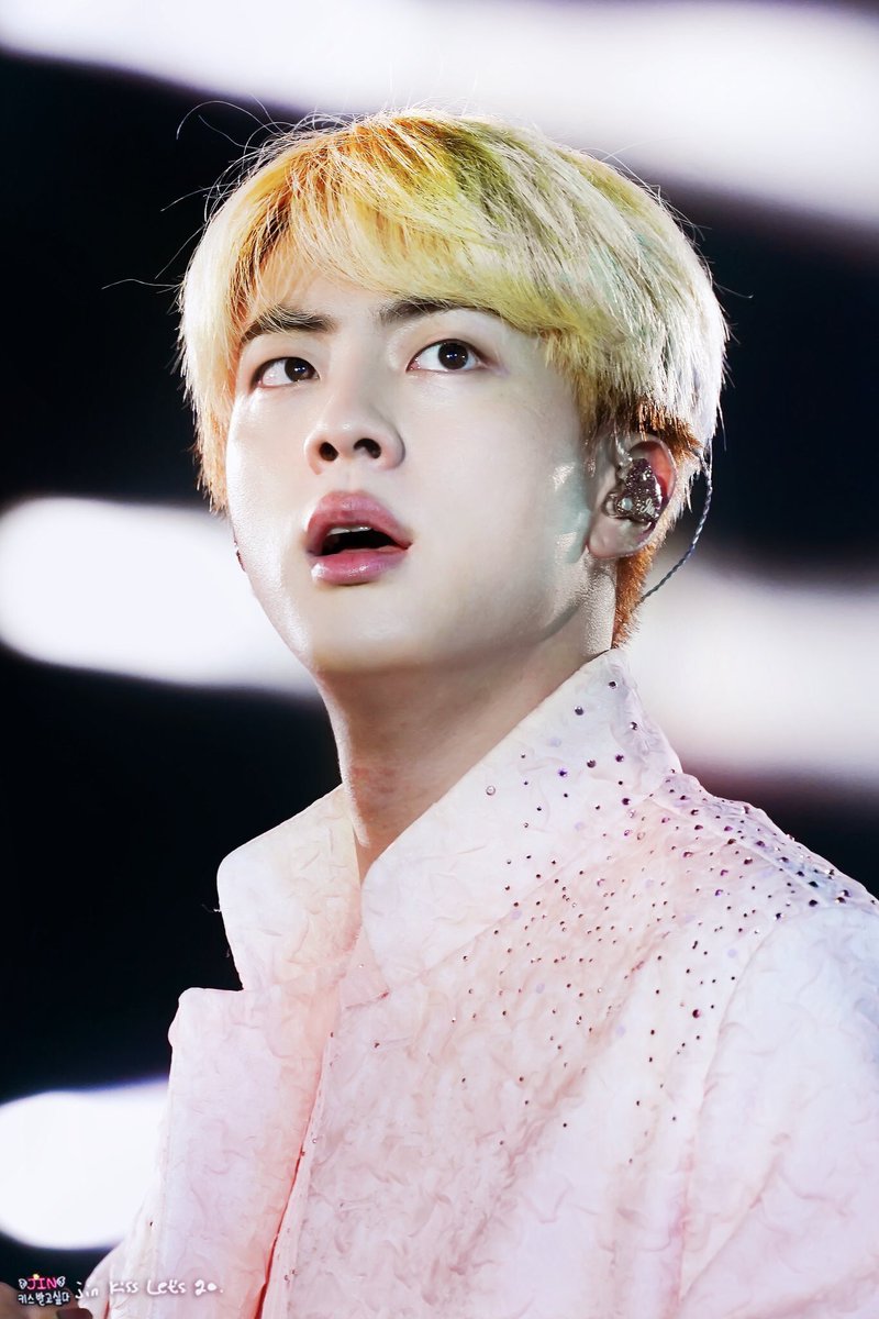 Seokjinpicss's tweet photo. DO YOU HEAR ME CRYING OMG
©jinkissletsgo https://t.co/BNdOevVsS1