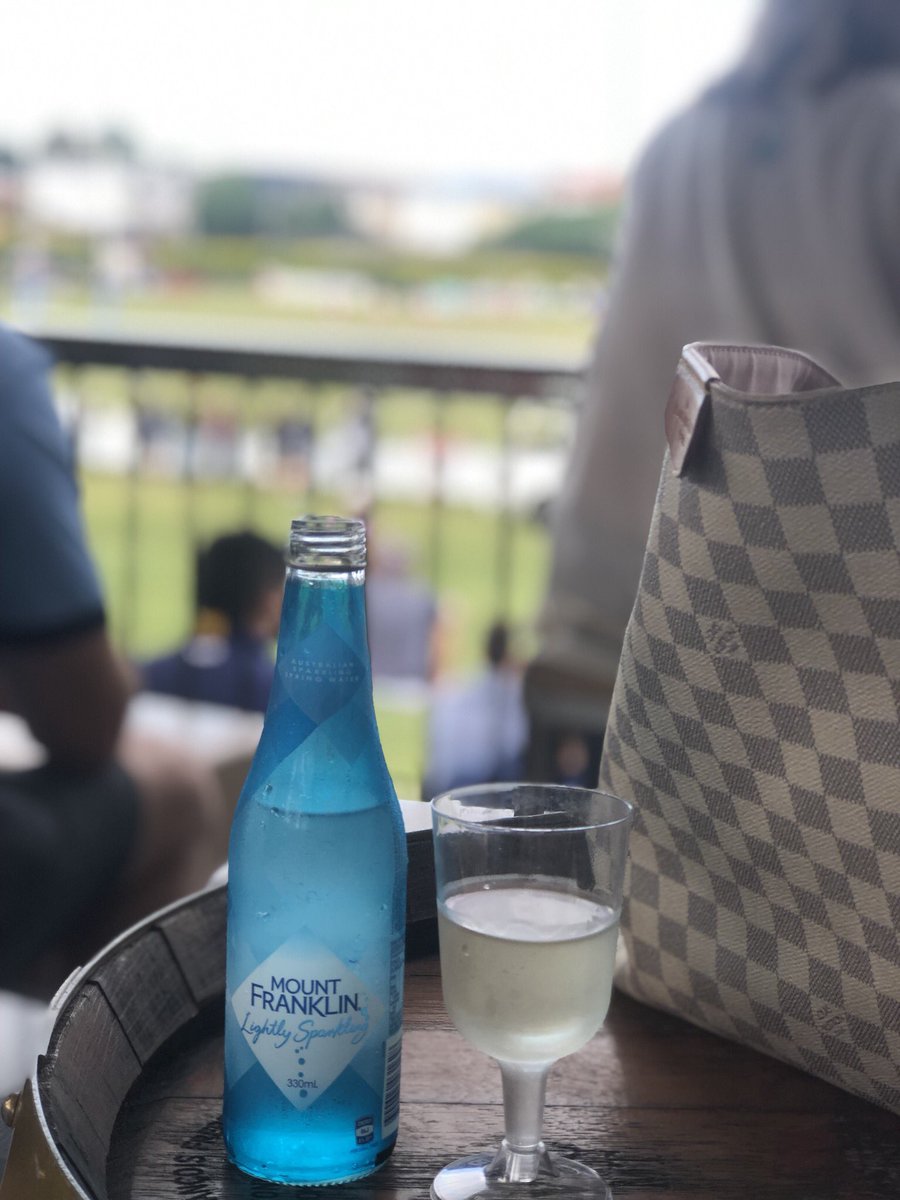 Huge crowd for the <a href="/NorthsDevilsRL/">NorthsDevilsRLFC</a> <a href="/WynnumSeagulls/">WynnumManly Seagulls</a> game at Bishops park today! #RugbyLeague #sundayfooty #greatvenue 🥂🏉 #crackingday thanks for having me <a href="/NorthsDevilsRL/">NorthsDevilsRLFC</a> 😄