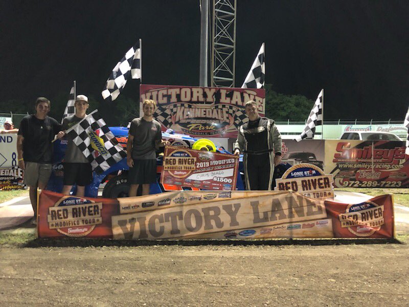 BraggRacing24's tweet photo. THATS #100!!!!!! The ole man put it in Victory Lane tonight!!!! First night of the Red River mod tour!!! Congratulations!!!!!! #PARKEDIT #WINNERWINNERCHICKENDINNER https://t.co/G51RWpHa87