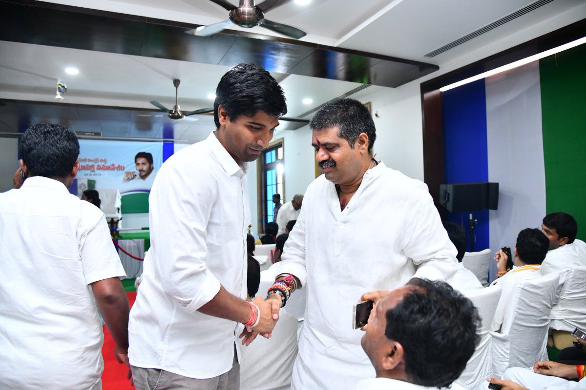 DevarayaluSri's tweet photo. కొత్తతరం పరిపాలన మొదలుకాబోతుంది, ఇక ప్రజల సంతోషమే ధ్యేయం, సుపరిపాలనను చరిత్రలో లిఖించబోతున్నాము https://t.co/tXkZFxcYEa