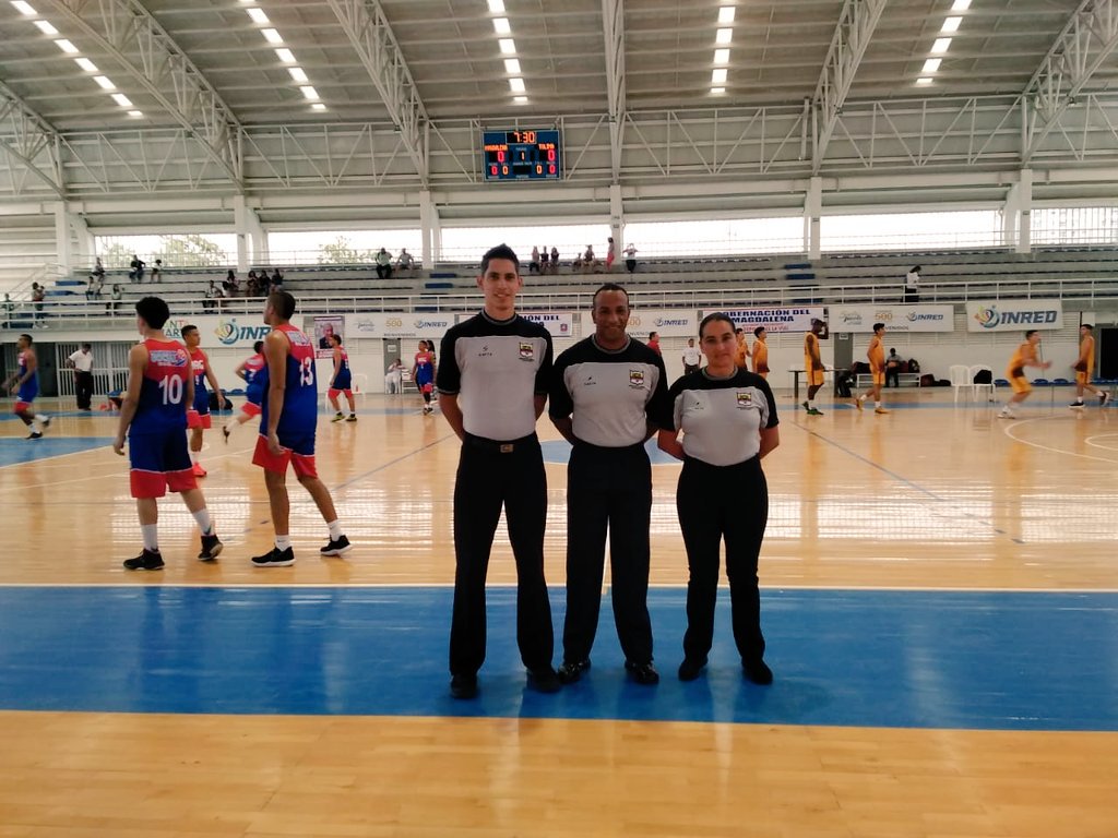 adrimile24's tweet photo. Agradecida con Dios por la labor cumplida🙏, gracias equipo de trabajo #ToñoRodriguez y #AndrésQuintero árbitros del juego que daba el último cupo a juegos Nacionales Sub 20 Masculino🏀, gracias #Fecolcesto por las oportunidades brindadas.
#AmoEsteDeporte 🙏🏀🙏 https://t.co/H6gG9JHShu