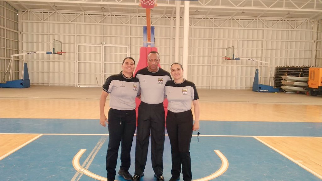 adrimile24's tweet photo. Agradecida con Dios por la labor cumplida🙏, gracias equipo de trabajo #ToñoRodriguez y #AndrésQuintero árbitros del juego que daba el último cupo a juegos Nacionales Sub 20 Masculino🏀, gracias #Fecolcesto por las oportunidades brindadas.
#AmoEsteDeporte 🙏🏀🙏 https://t.co/H6gG9JHShu