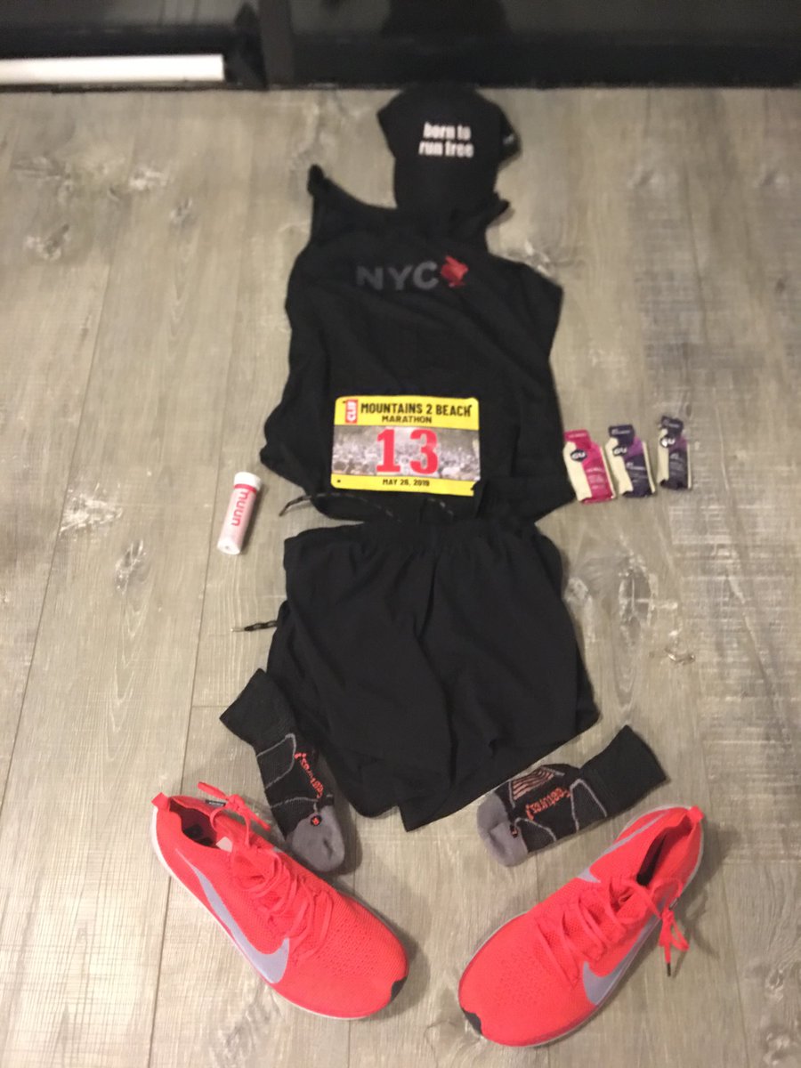 dempscat's tweet photo. Feeling flat but ready to roll in the am.  mountains 2 beach marathon.  #M2B #my20th marathon #ojai #ventura https://t.co/FTYOUHk6KT