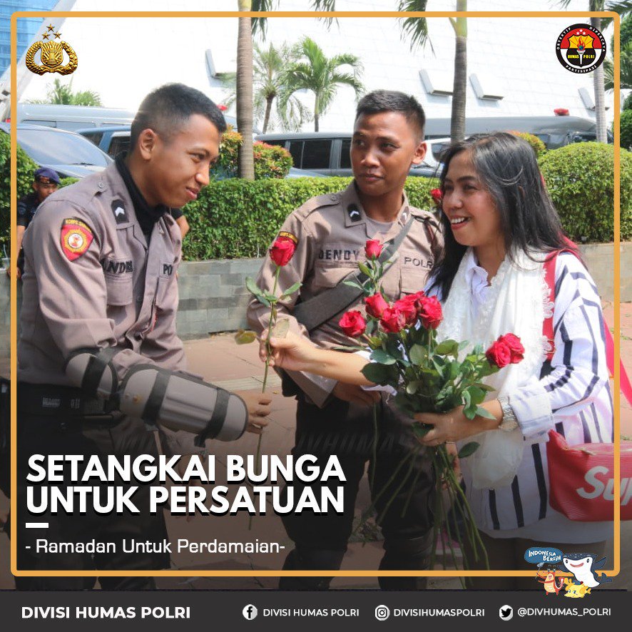 DhiSaf06's tweet photo. Setangkai bunga untuk persatuan
#ThankYouPolri https://t.co/6sSWIuBsXt