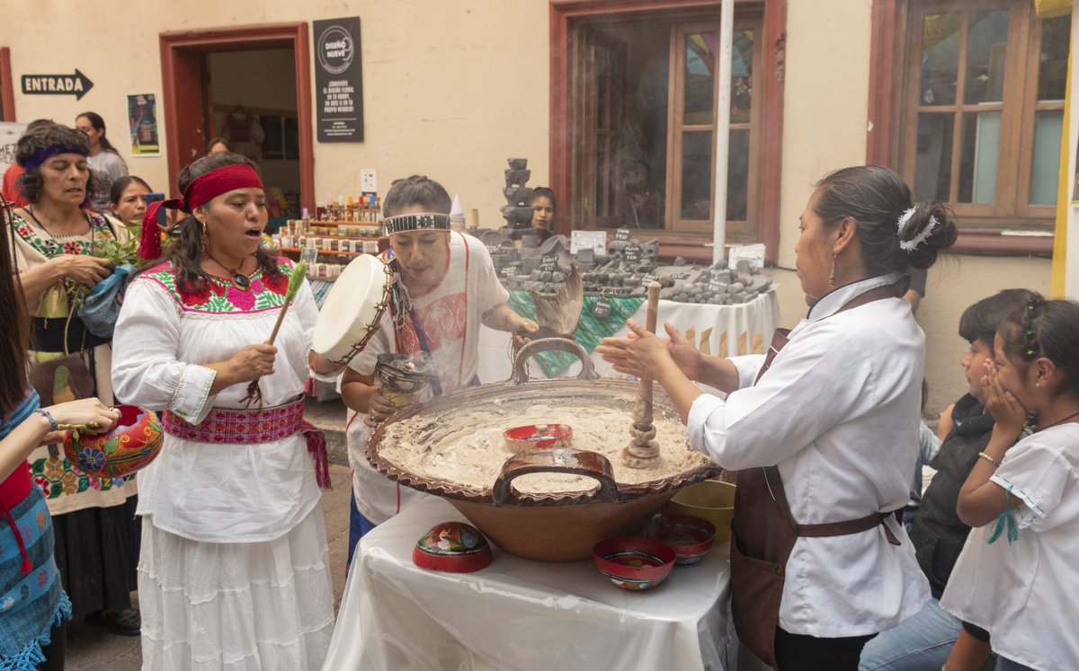 HistMexicanas's tweet photo. #FestivalHistoriasMexicanas 
@BazarFUSION 
Artesanía, música, gastronomía y más podrás encontrar en @HistMexicanas 
#EntradaLibre https://t.co/kL5efWgsIP