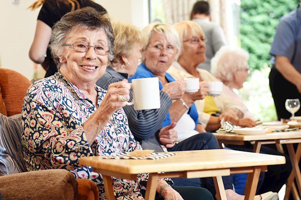 ExtraCareOrgUk's tweet photo. A dementia diagnosis doesn’t have to stop you from enjoying life. We’ve compiled some of the best advice out there to help you or your loved on to live well with dementia #DementiaActionWeek https://t.co/afFpHB8VyY https://t.co/JVAckj1sD9