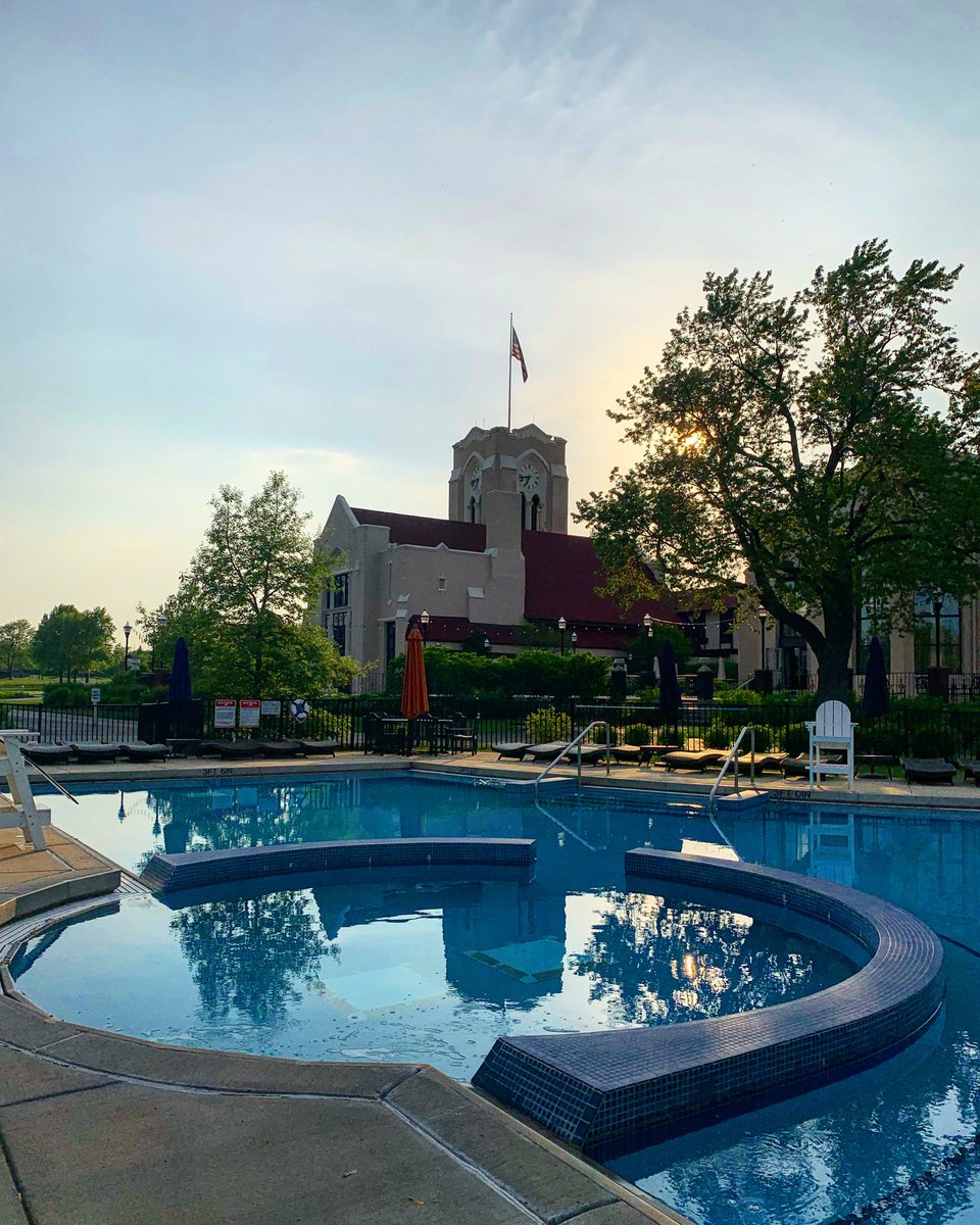 OFCC_1915's tweet photo. Can’t beat that view. Or an opening day like today. 😍 @ofccpool #OFCCPool #NoFilter #SummerIsBackAtOFCC https://t.co/qz2GdWLAxA