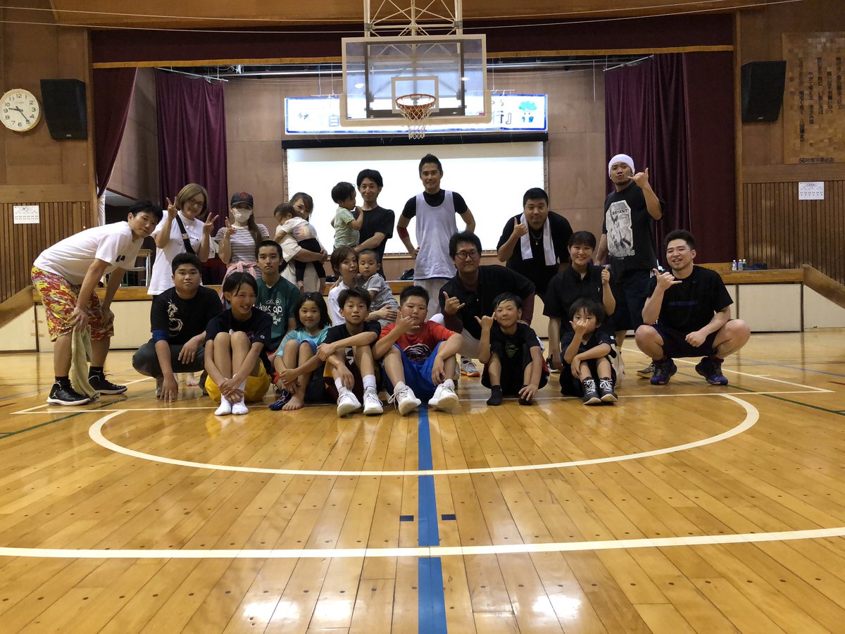 DokyoNextlevel's tweet image. #チャレンジシリーズ
#ボードタップ1000回やってみた

YouTube企画としてタップ1000回やりました！
当日、市内は運動会で死んだと思いましたが、小学2年生から大人まで、16名ほど参加していただき何とか1000回達成✨

次の企画は〜🏀

#nextlevelbasketball
#basketballclinic
#wakingroad