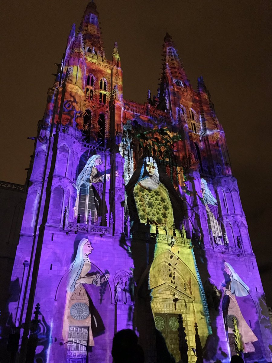 Preciosa nuestra Catedral de Burgos @NocheBlancaBUR @Catedral2021 de los eventos que más me gustan y nunca me quiero perder #BurgosMola #Burgosenelmundo
