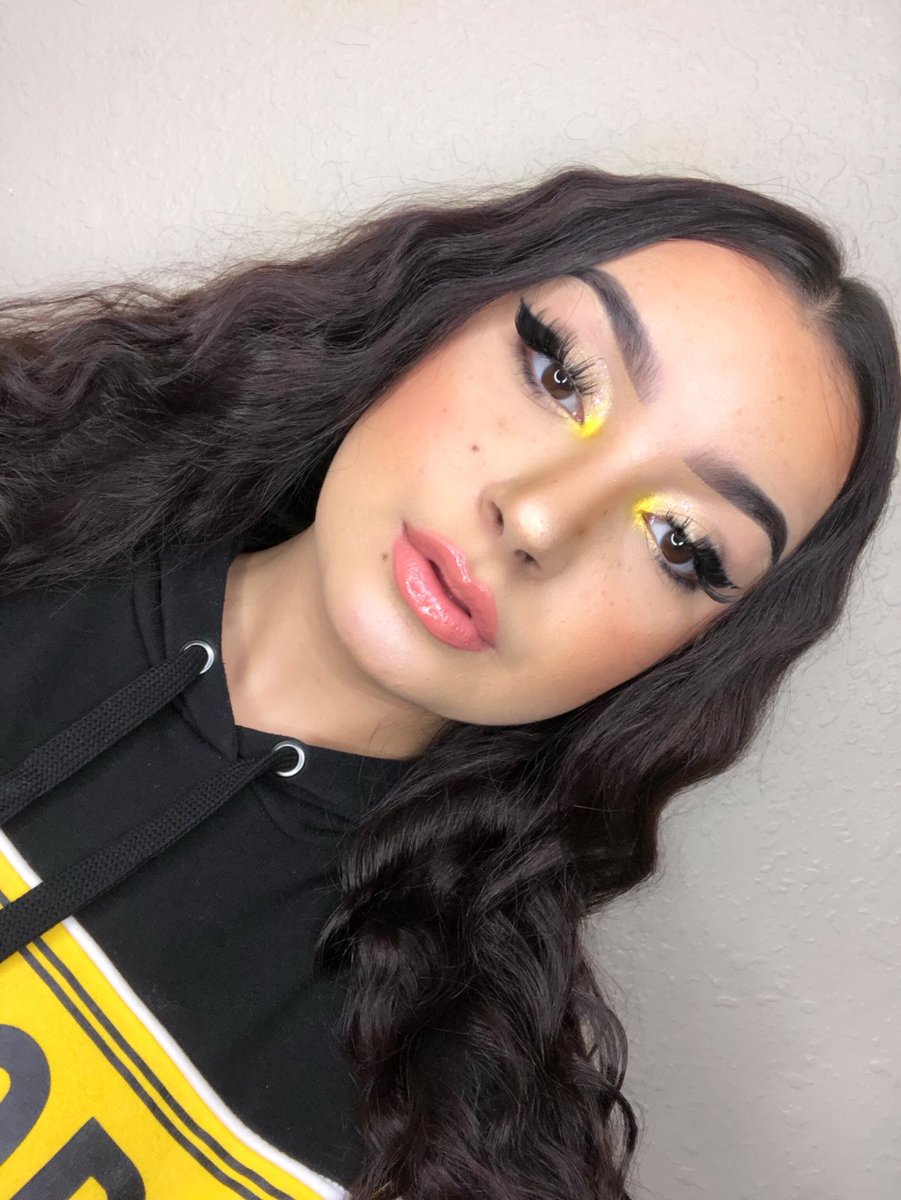 vmakeupchic's tweet photo. Coming back 👋🏻🌴🔥
-
- instagram: https://t.co/7o6LqYeJV7 🌹
#Makeup #makeupartist #makeupaddict #makeuplover #makeupjunkie #makeuptutorial #makeupforever #makeupbyme #makeupoftheday #makeuplook #makeupart #makeupblogger #makeuplove #makeupartistsworld https://t.co/jR2aZceoUy