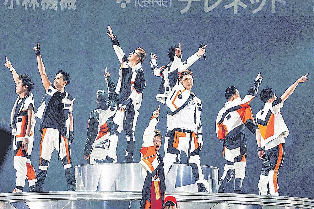 exnews24's tweet photo. 【記事】EXILE一族が、大みそかに福岡ヤフオク！ドームで初のカウントダウンライブ開催！

三代目JSBの福岡公演のアンコール前に映像で発表。小林直己「これから、いろいろと情報が出てくると思います��で、ぜひみなさん、楽しみにしていて下さい！」

https://t.co/PBQDMhNV4j https://t.co/arS043OTNC