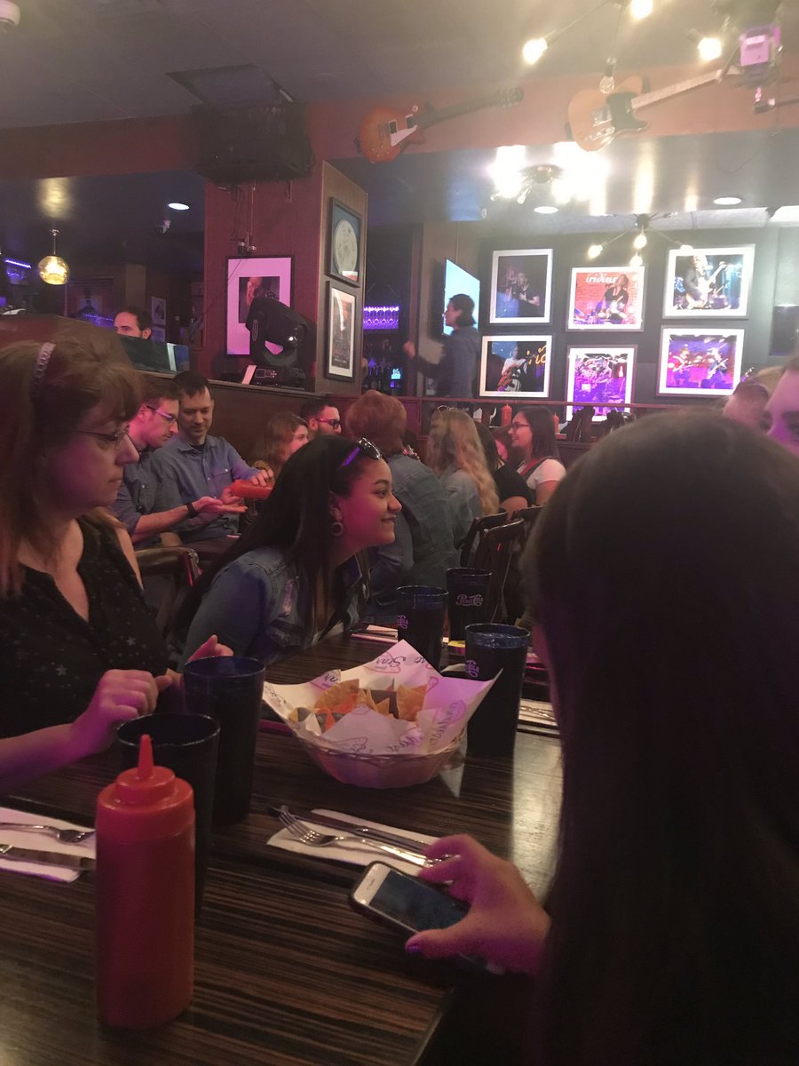 ThomasHSMusic's tweet photo. Having fun at Ellen’s Stardust Diner. https://t.co/P3nyZZByYi