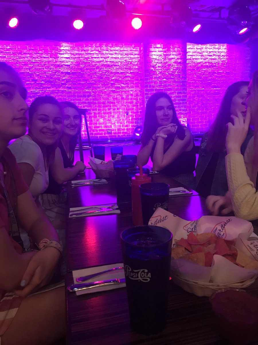 ThomasHSMusic's tweet photo. Having fun at Ellen’s Stardust Diner. https://t.co/P3nyZZByYi