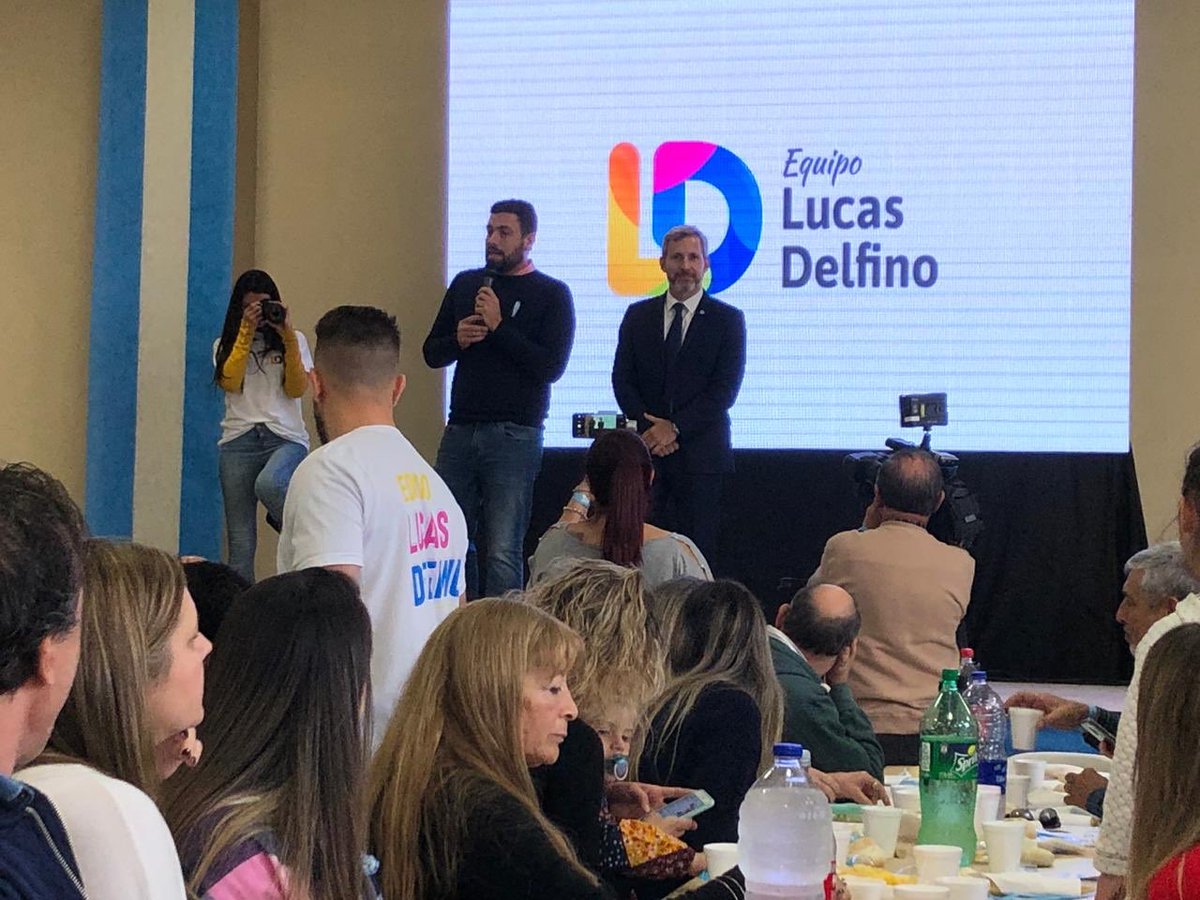 RodoBenta's tweet photo. Gran día patrio en #Hurlingham acompañando a @DelfinoLucasOk y equipo con la gran visita de @frigeriorogelio y @AlexCampbellOK Riquísimo el locro!!! https://t.co/8TUjjcRBM2