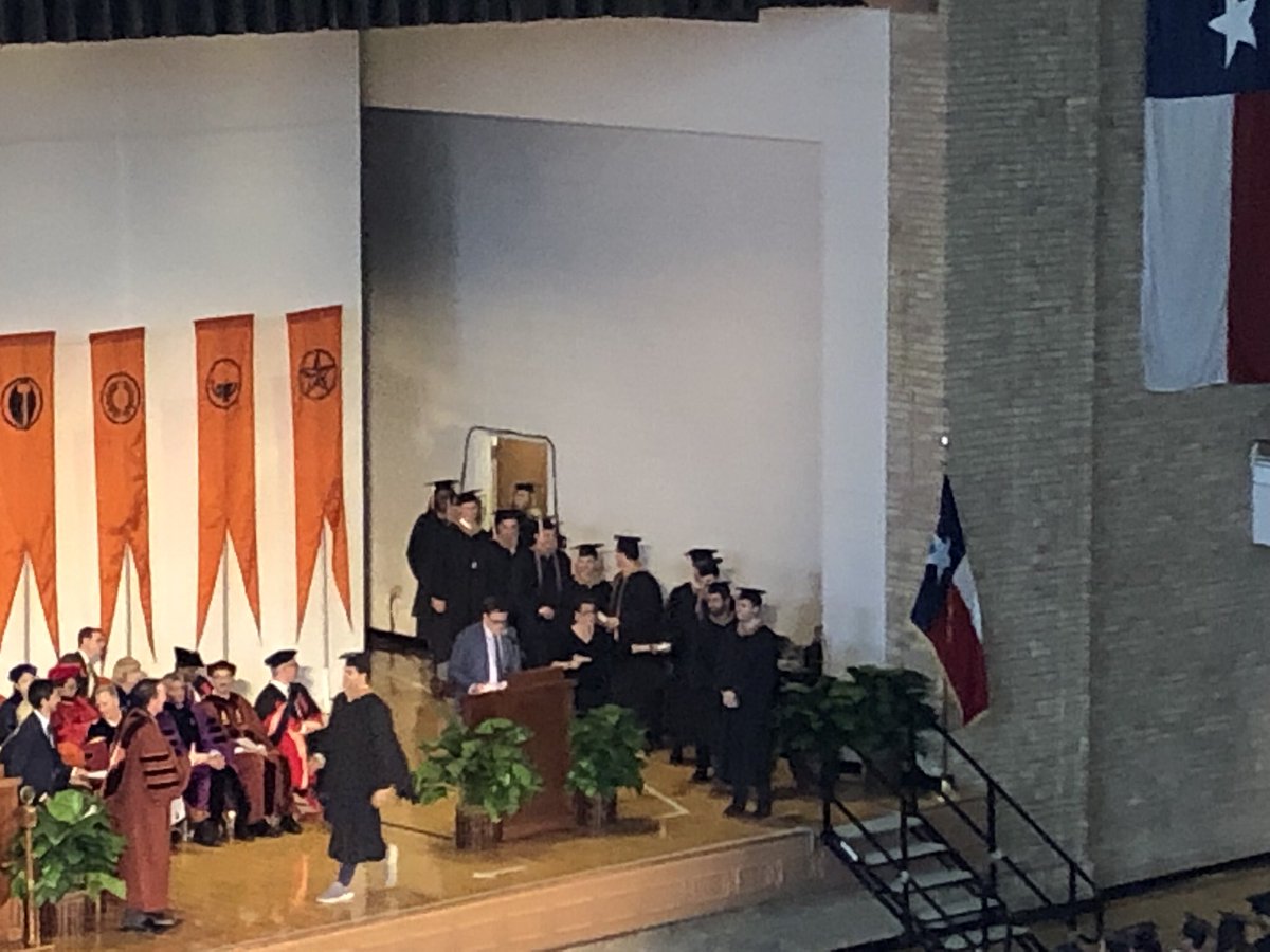Philip_Pezza's tweet image. That’s a wrap! I’m officially a graduate of the @UTexasMcCombs MBA Program! Huge thank you to my family and the leaders along the way who helped make the dream a reality    @AllisonBudd2 @bnogues @HenryatUnited @j_zickefoose @Steveatunited @jacquikey @GrewalMandee #UTGrad19