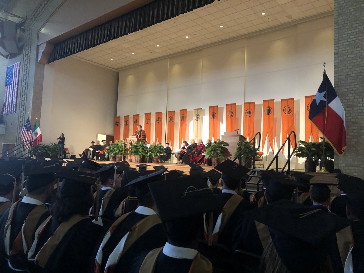 Philip_Pezza's tweet image. That’s a wrap! I’m officially a graduate of the @UTexasMcCombs MBA Program! Huge thank you to my family and the leaders along the way who helped make the dream a reality    @AllisonBudd2 @bnogues @HenryatUnited @j_zickefoose @Steveatunited @jacquikey @GrewalMandee #UTGrad19
