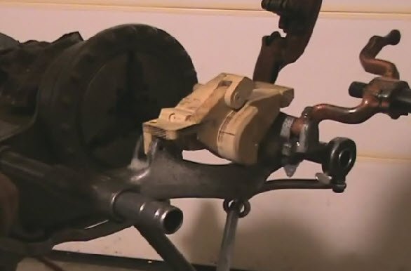 _thegrooveboss_'s tweet image. The groove boss is designed to directly replace the threading die head in many standard threading machines. From here you can produce a groove with the pipe chucked in the machine just as you would if you were cutting threads! .
.
.
.
#fireprotection #rollgroover #ridgid300