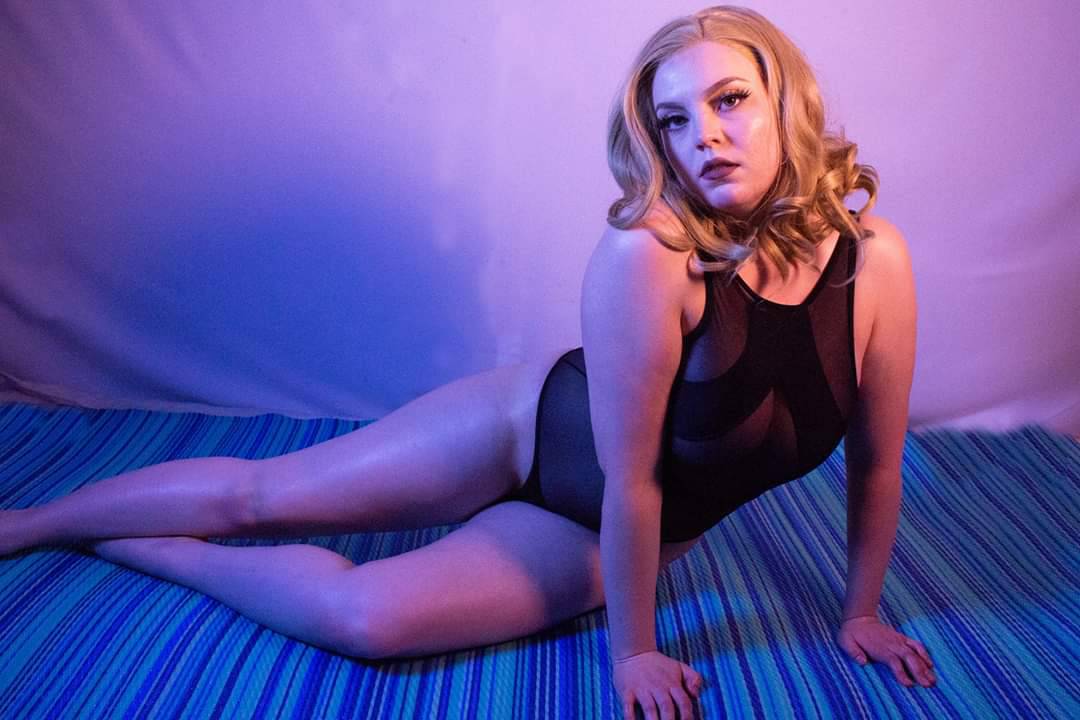 Dobutsu_Lounge's tweet photo. Let's enjoy the sunset together, darling 🌅💕💋

Model: @CamyIsland 
Photo: kaiju.prince on IG
#erocosplay #cosplaygirls #cosplaymodel #gravure #slickedup https://t.co/sZkHtEAuWy