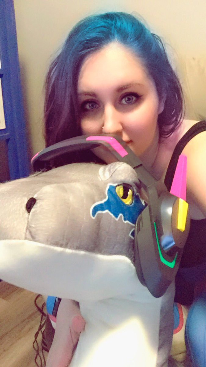 natnthehat's tweet photo. Blue has the https://t.co/gDot1HIjtF headphones now. https://t.co/zFhkxwsOOn
#DrunkWatch #Overwatch #Twitch #JurassicPark https://t.co/LKOHGCtYQh