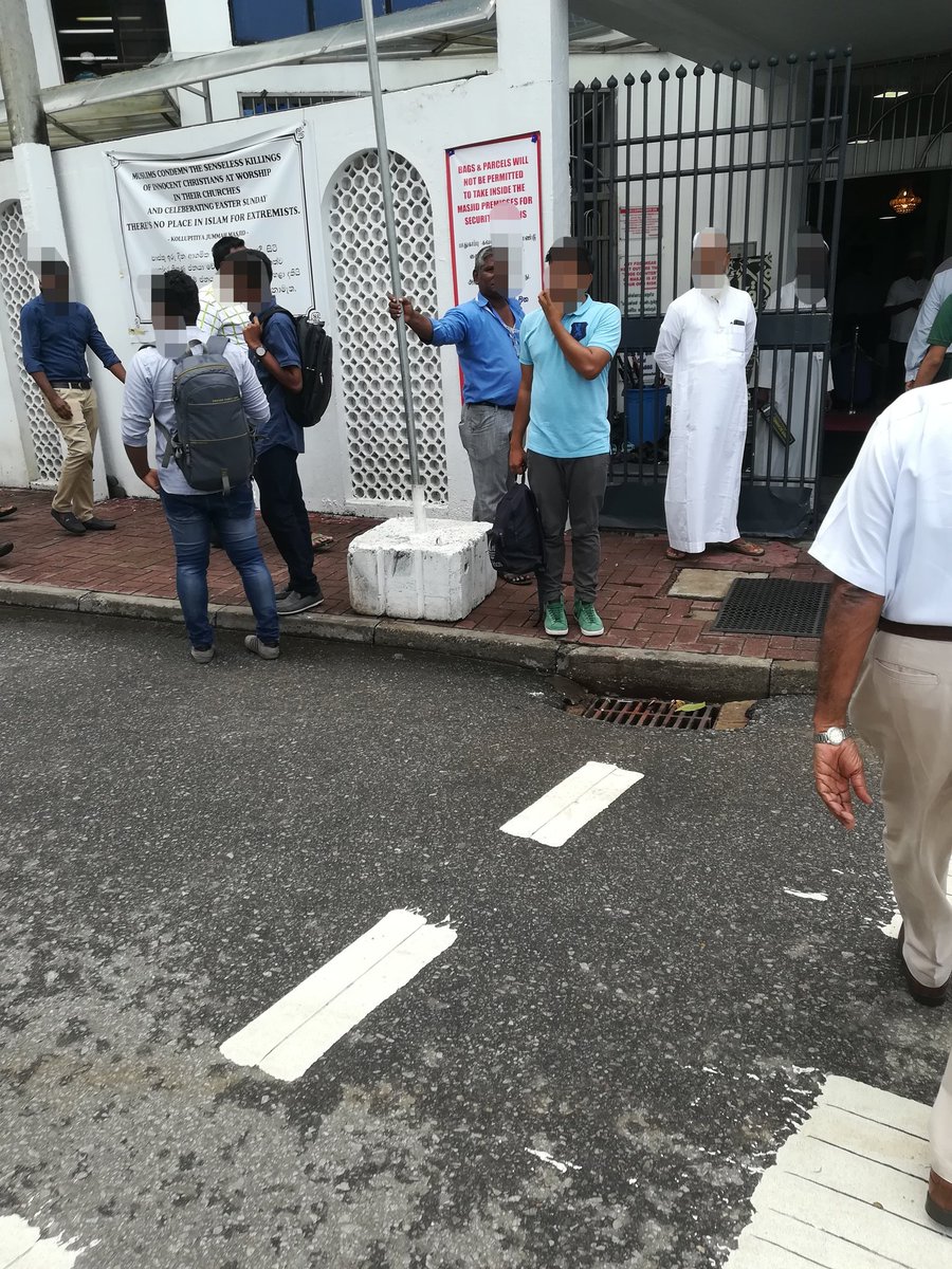 RislyRauff's tweet photo. This I saw infront of the Kolluputiya Jumma Masjid yesterday. It's really sad to see that people with bags gets only a few chances to pray. It's really disturbing. Sometime the Salah gets kalaa also.. #WeNeedASolution https://t.co/6SVCXtDbMt