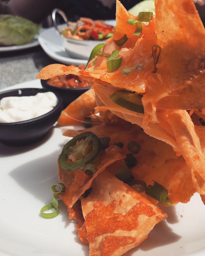 First patio lunch of the season w/ @lizontheedge <a href="/Downtown_London/">Downtown London</a> <a href="/MoxiesLondonON/">Moxie's London</a> <a href="/1031FreshRadio/">1031 Fresh Radio</a>