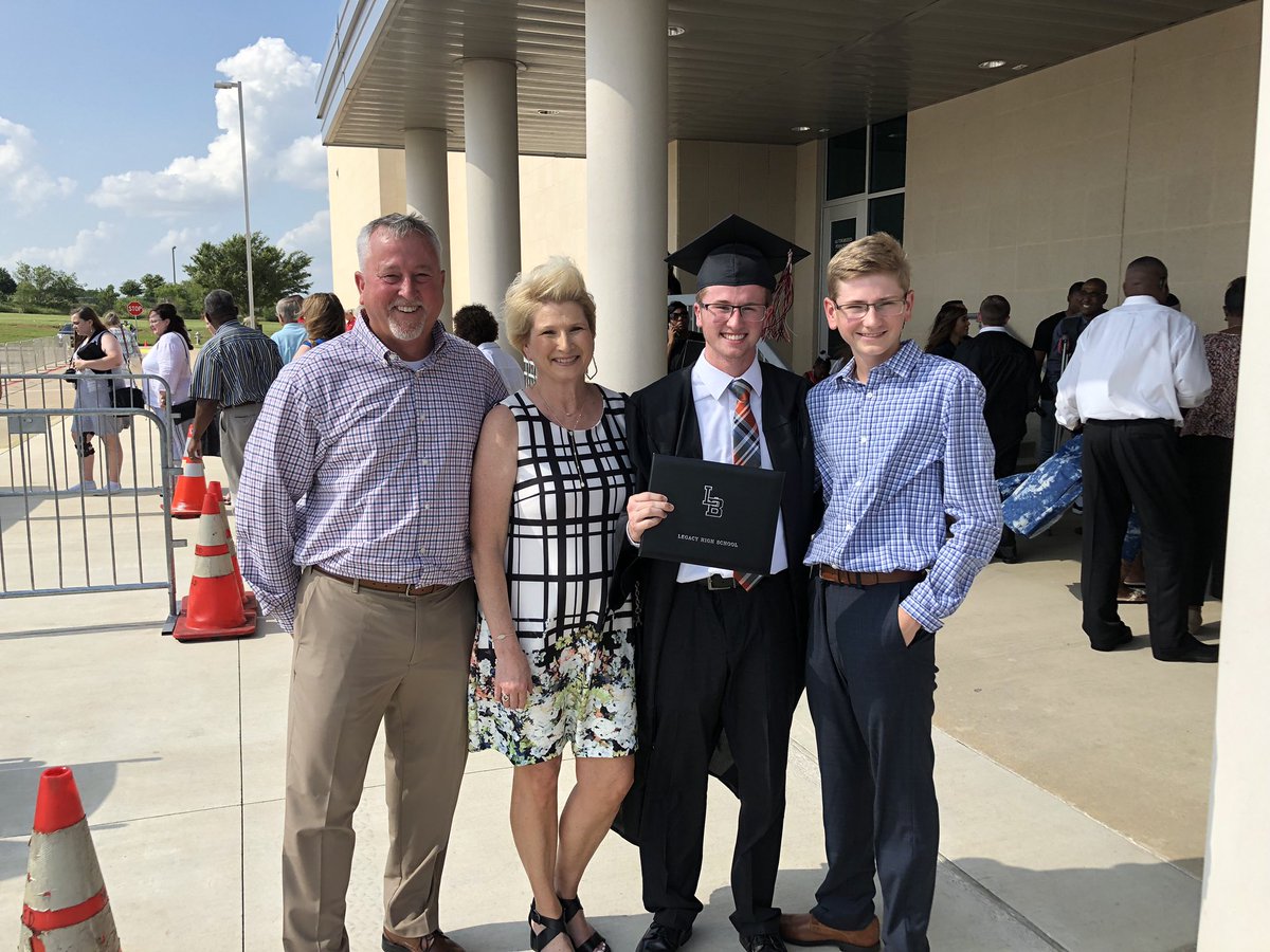 clayofallbabies's tweet photo. Can’t believe it’s all over, i love everybody who supported me and i can’t wait to see what the future holds. Huntsville isn’t ready for me:) #CO2019 https://t.co/T4UB4FEMyL