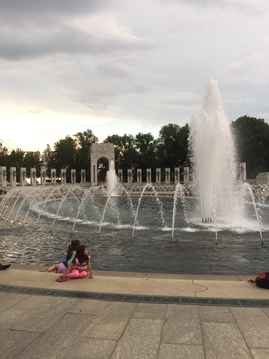 dmsdctrip's tweet photo. Evening tour of the monuments. #dmsdc2019 https://t.co/I9JRG39qT6