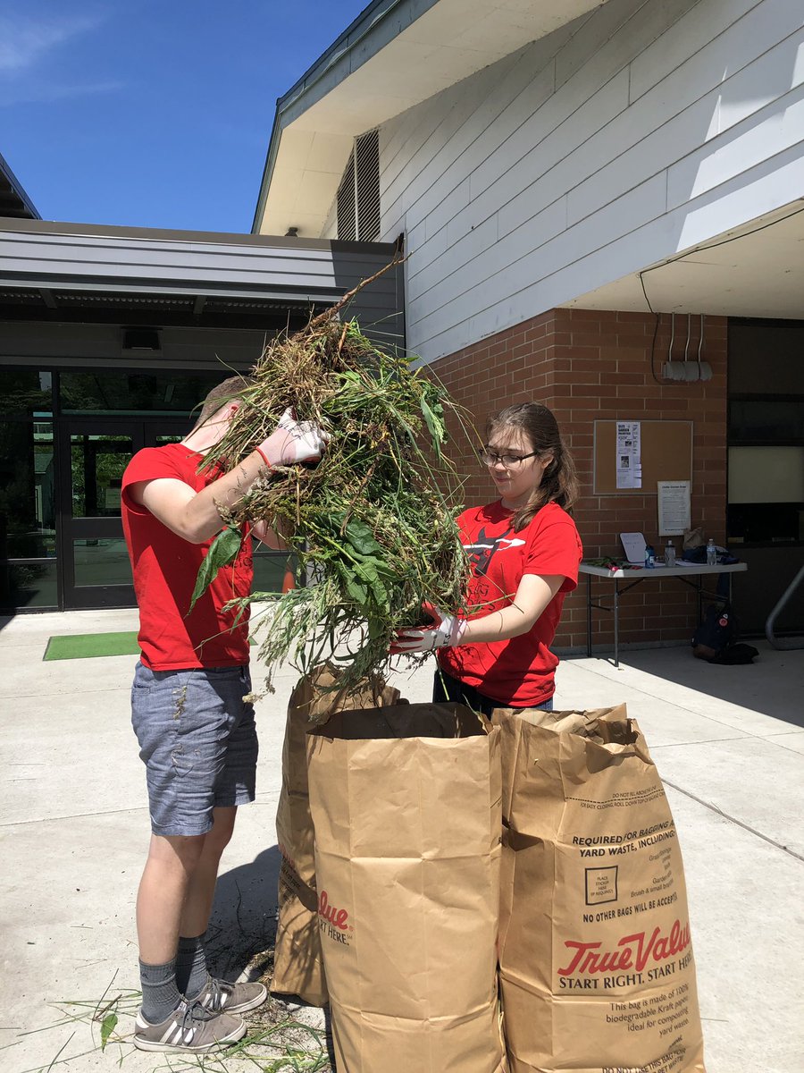 #outreachgang spent last weekend helping out at Greenlake Elementary School's garden! Stay tuned for more adventures this summer. #omgrobots  #technology #stem #outreach #volunteering #science #engineering