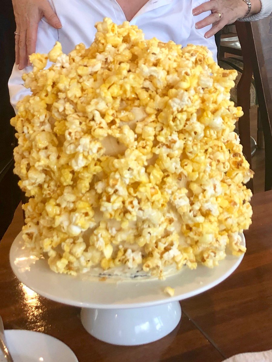 LondonRun's tweet photo. Fantastic birthday cake at #Bella’s ⁦@TallagandraHill⁩ ⁦@visitcanberra⁩ ⁦@canberrawines⁩ ⁦@destinationnsw⁩ ⁦@mykitchenrules⁩ https://t.co/bJPYVUGhH2
