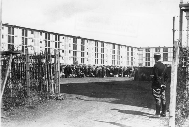 RoninPoland's tweet photo. Nie zapominajmy o francuskich obozach Gurs i Drancy, skąd przetransportowano do do obozów zagłady ponad 75,000 Żydów, z tego ponad 6,000 dzieci. A także o 4 batalionach francuskich Waffen SS u boku Hitlera. 🤔

#FrenchCollaboration https://t.co/DNREwwN65d