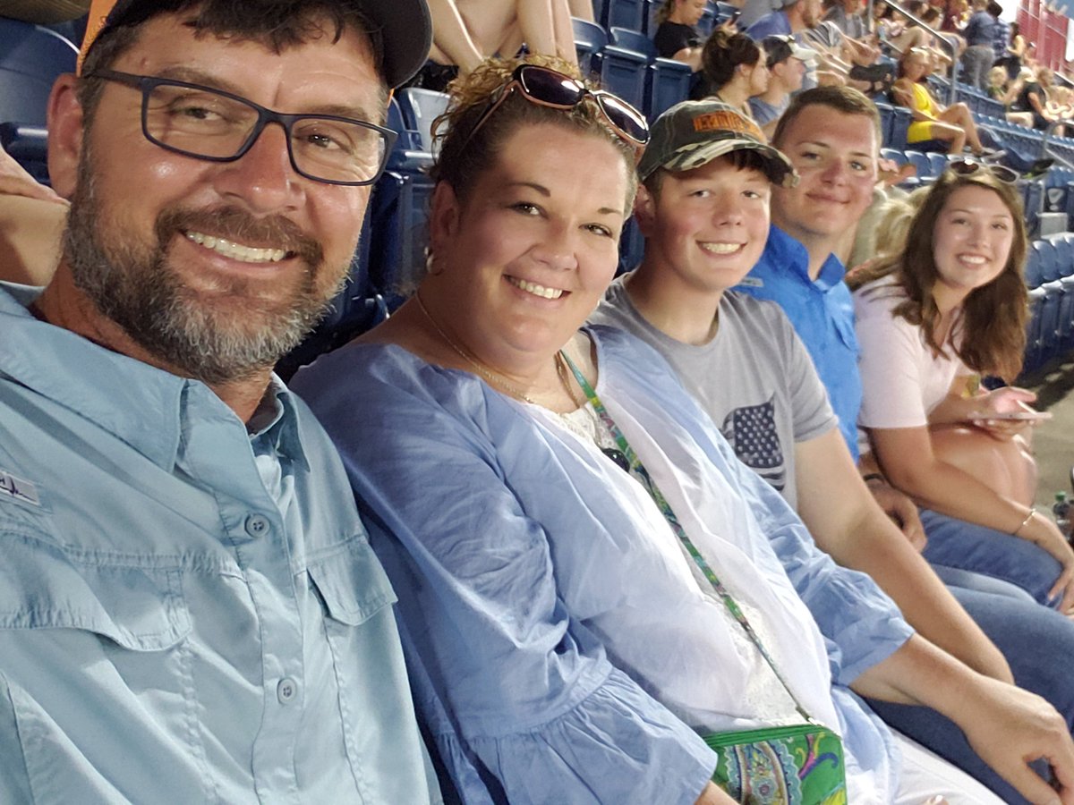 shoodangwillis's tweet image. #ericchurch
#doubledowntour
#letsgetsummerstarted