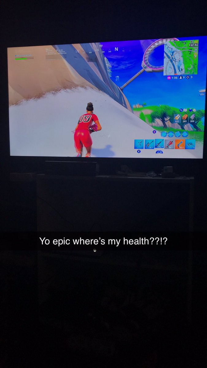 NekWde's tweet photo. @FortniteGame @EpicGames  can’t see my health???! https://t.co/M6EY5eWwkA