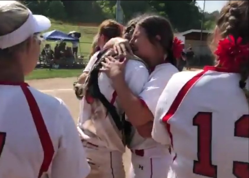 TaintedRaccoon's tweet photo. More than happy with their success
More than sad its came to an end
#4timestatechamp #softballsisters
#skins4life https://t.co/wU48q7bv2y