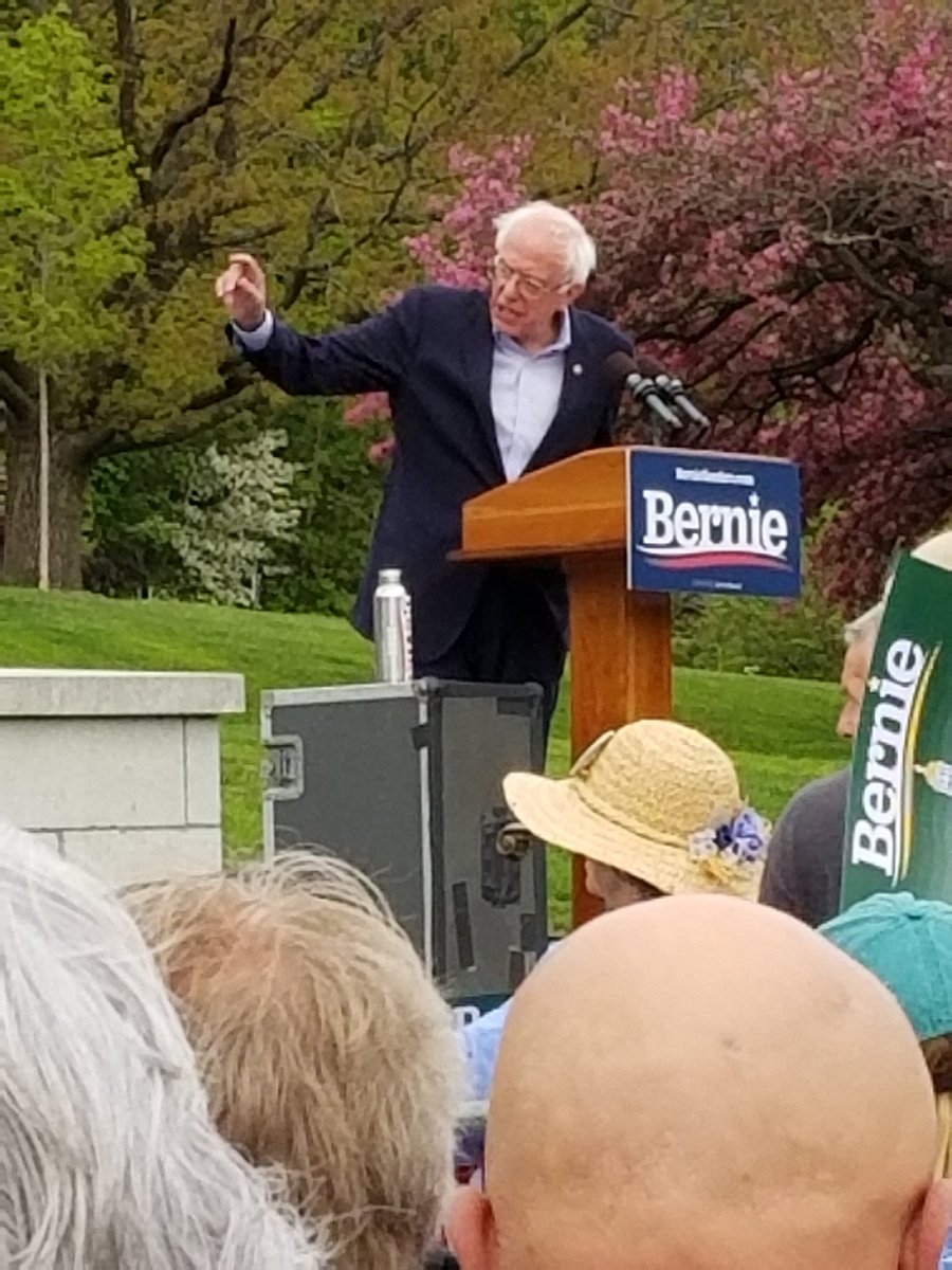 vic_vt's tweet image. I'm going to fangirl out ya'll. Such an amazing rally today! Many thanks to @BernieSanders @shaunking @PeterWelch #bernie2020 #BernieInVT