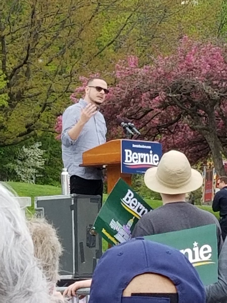 vic_vt's tweet image. I'm going to fangirl out ya'll. Such an amazing rally today! Many thanks to @BernieSanders @shaunking @PeterWelch #bernie2020 #BernieInVT