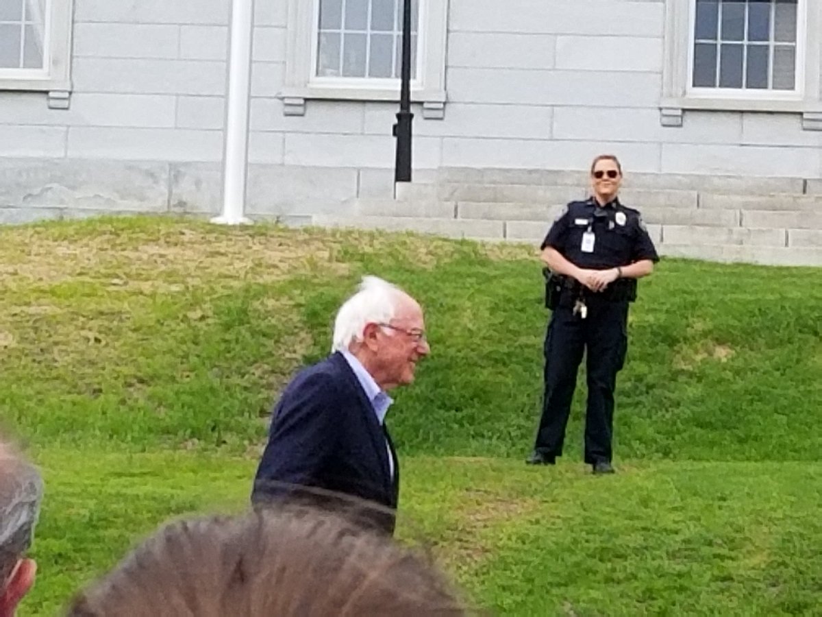 vic_vt's tweet image. I'm going to fangirl out ya'll. Such an amazing rally today! Many thanks to @BernieSanders @shaunking @PeterWelch #bernie2020 #BernieInVT