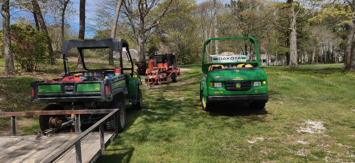 When you're trying to double verticut, blow off, aerate, 
topdress, brush in, roll and cut a new cup 3 greens before early bird 3some sometimes you need some help from the director of agronomy. So glad ours isn't afraid to get his hands dirty!!!👌⛳ #doa #culturalpractice #gcm