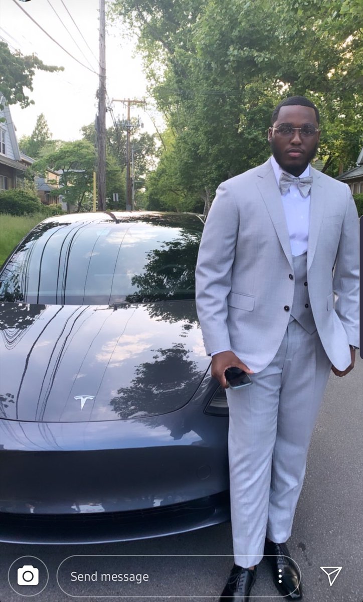 GeraldRayJr2's tweet image. My son headed to the Sr Prom📸📌